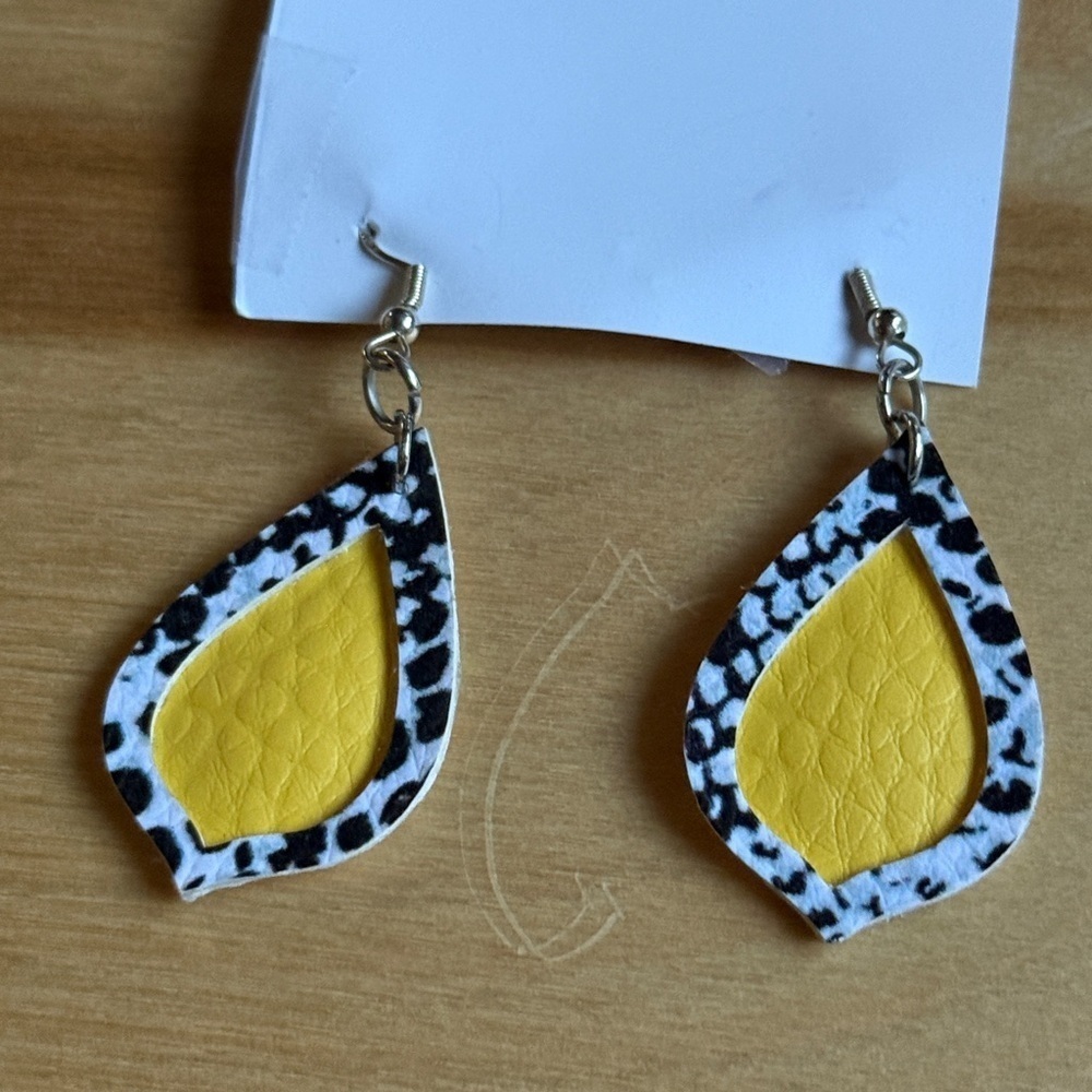 Yellow Teardrop Earrings with Black and White Accents NWT - Picture 4 of 5
